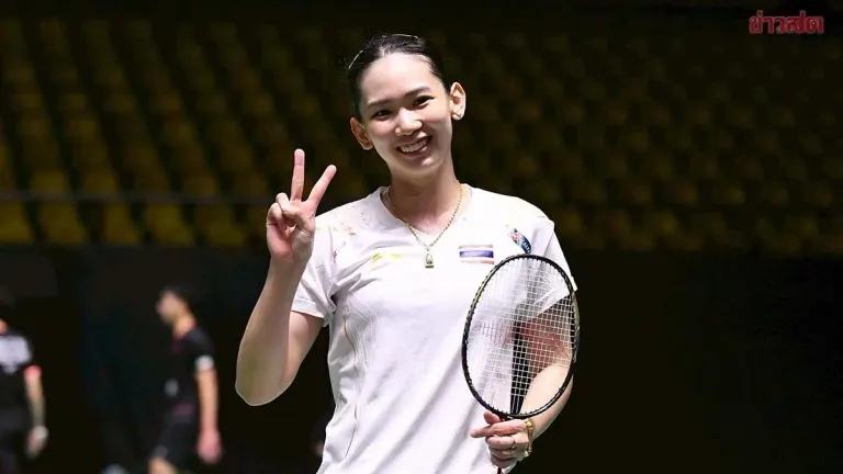Porn Peewinn Advances at World Badminton Championships