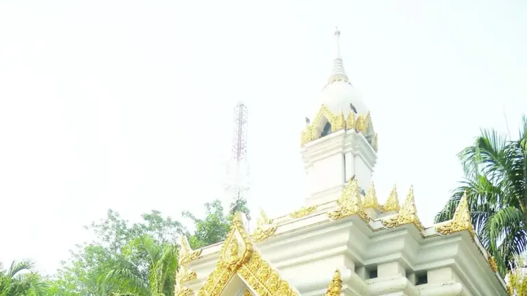 Visit Sukhothai's Ancient City and Pay Respect to Phra Mae Ya, the City's Revered Patroness