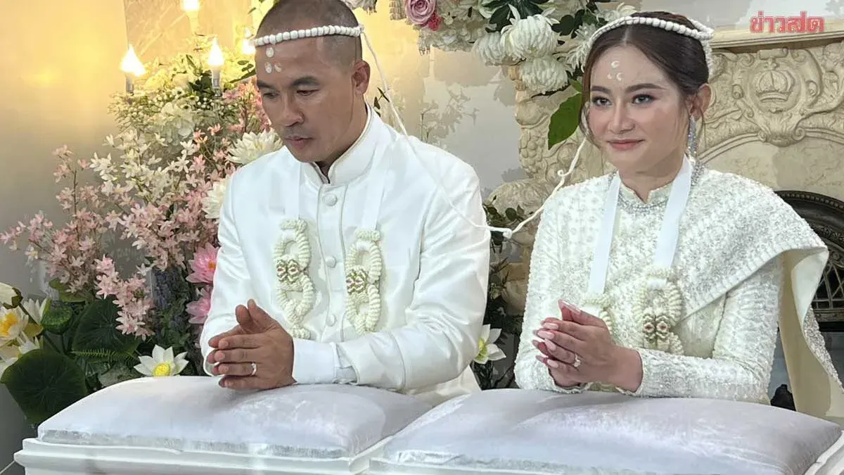 Doctor Plaai Weds Young Executive on Auspicious Date
