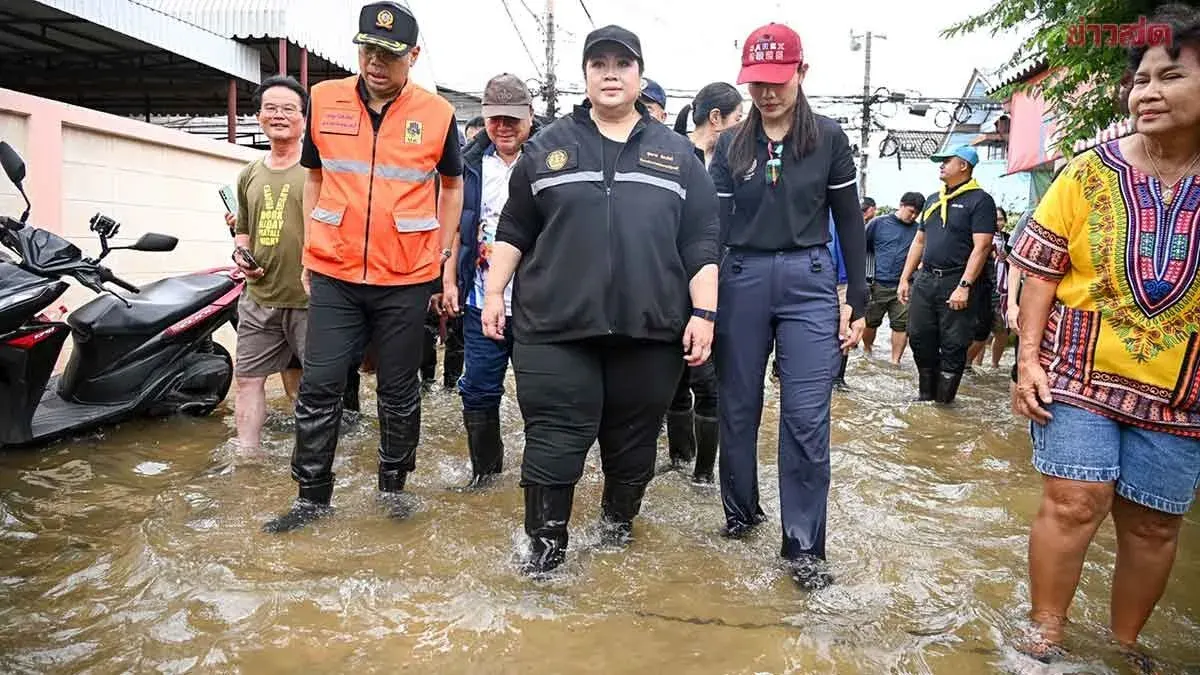 Minister Wades Into Nonthaburi Floods, Urges All Agencies Into Action