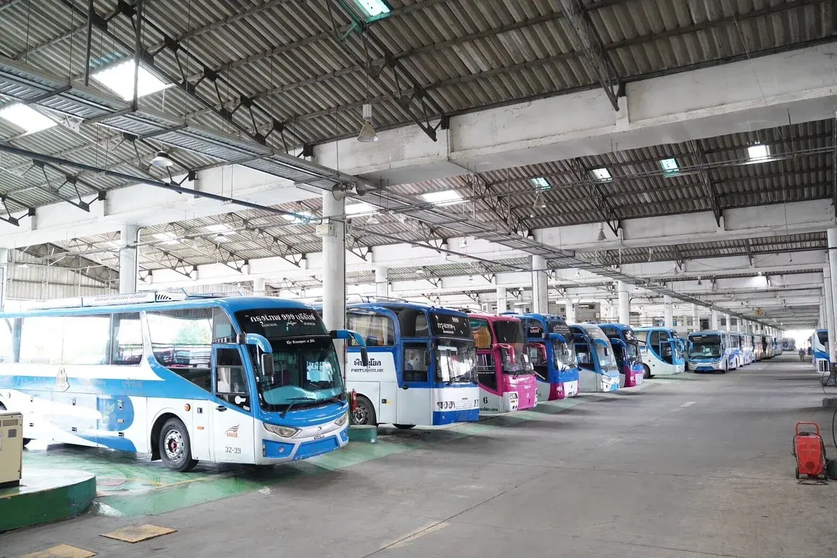 BKS Auctions 122 Used Tour Buses Starting at 200,000 Baht