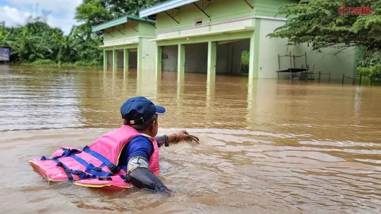 Mekong River Floods Thai-Lao Market, 2cm From Crisis Level