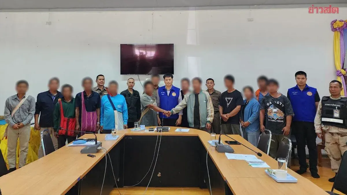 District Chief Ends Village Feud With Oath Water Ceremony