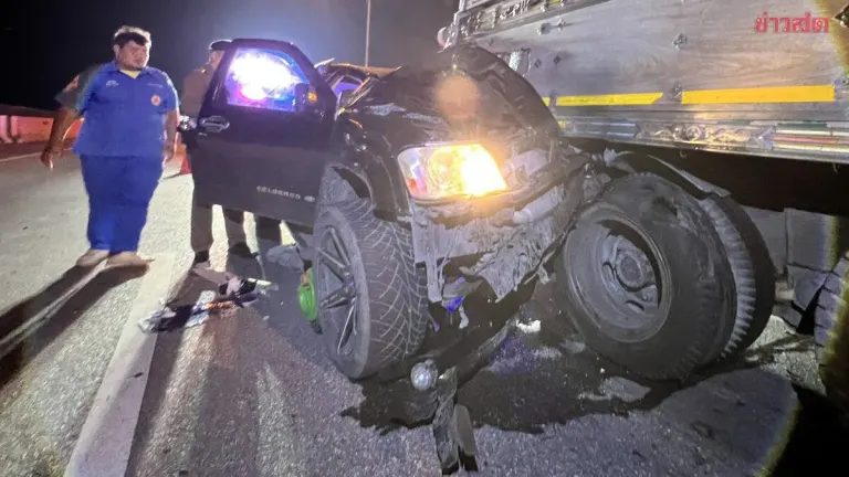 Pickup Truck Crashes Into 10-Wheel Truck, One Dead