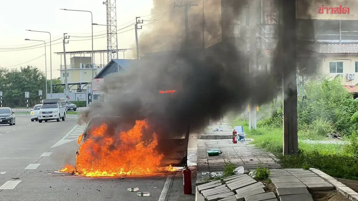 Car Engulfed in Flames Near Sai Kham Toll Booth; Authorities Rush to Clear Traffic