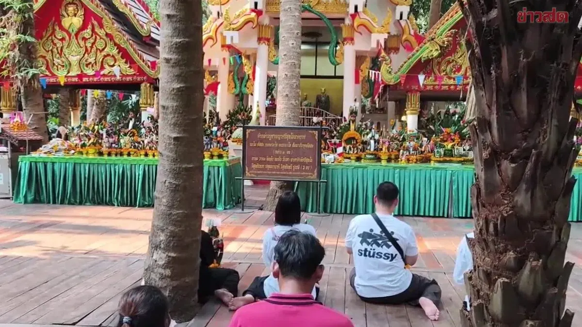 Lucky Number Frenzy: Large Snake Appears at Sacred Shrine Three Times This Year—Lottery Enthusiasts Rush to Play Numbers with '7'