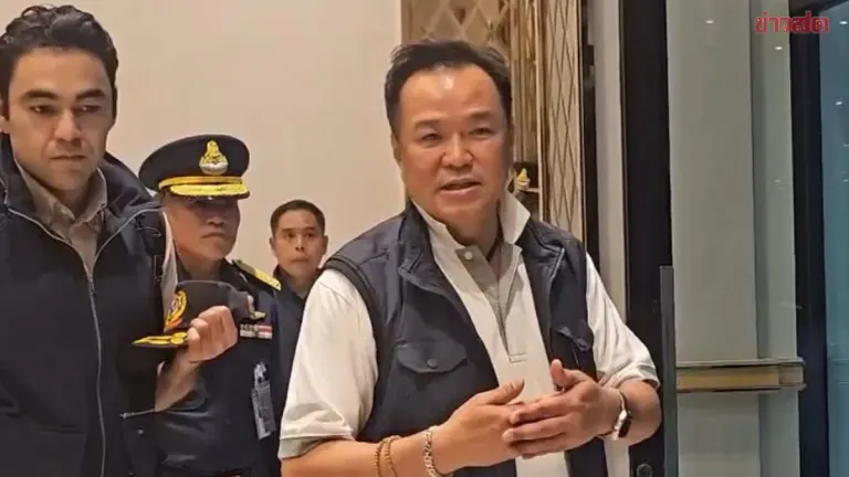 Anutin says Cambodian soldiers firing 11 rounds is nothing to worry about; Thai military maintains full border control