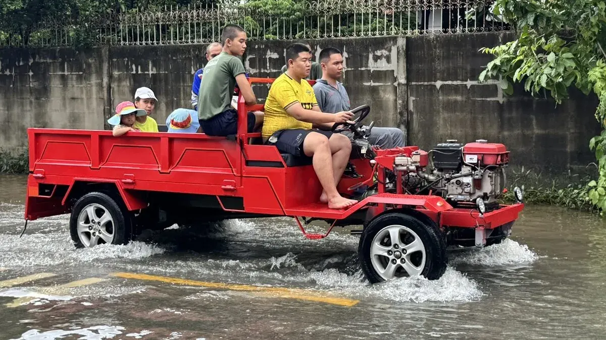 Military Students Deploy Invention to Aid Flood Evacuations in Bangkok
