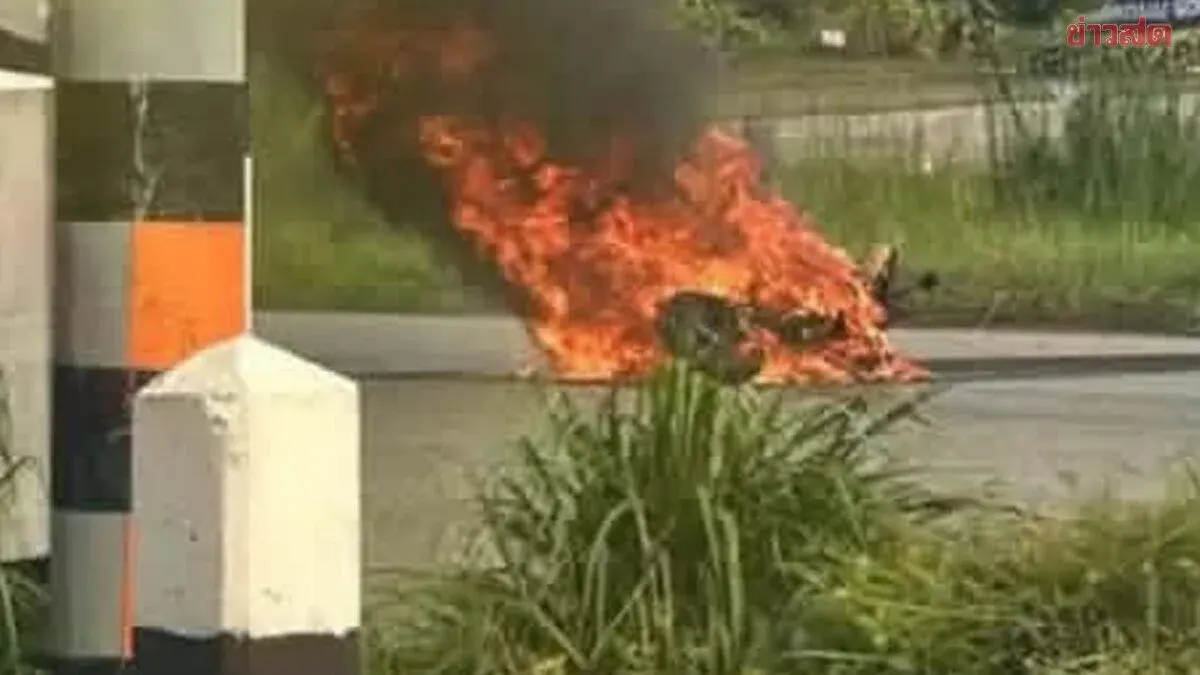 Motorcycles Collide, One Engulfed in Flames in Bangkok