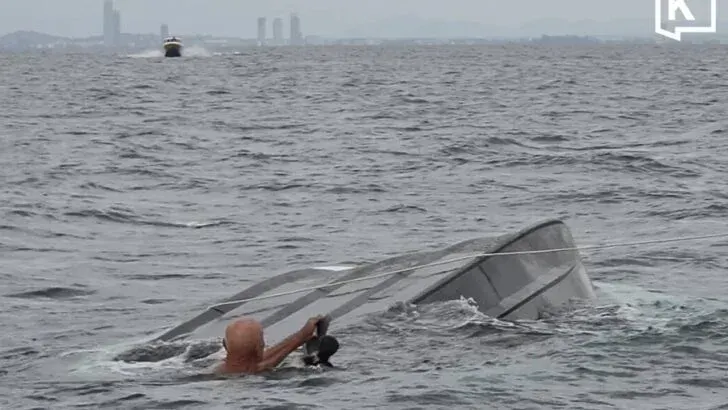 Four Rescued After Speedboat Sinks Off Chonburi