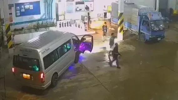 Van driver surrenders after road-rage rifle threat