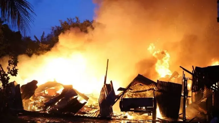 Fire Destroys Workers' Camp in Koh Kaew