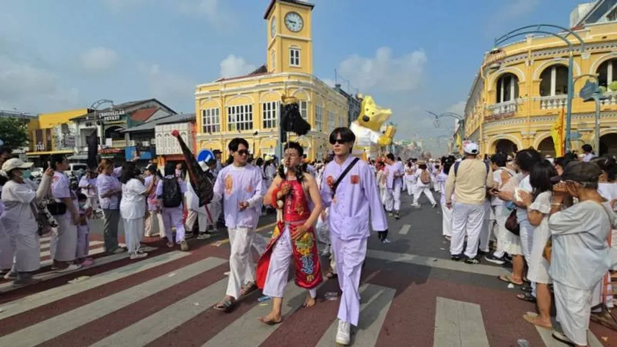 Over 500 Spirit Mediums Join Bang Neow Shrine Procession in Phuket