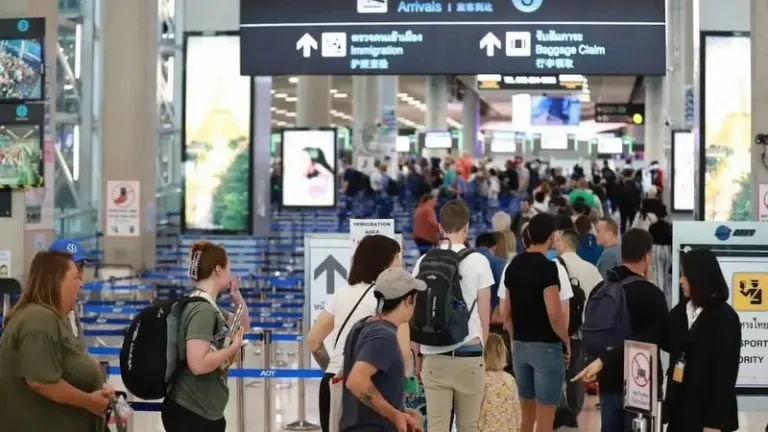 Thailand Cuts Visa-Free Stays to 30 Days