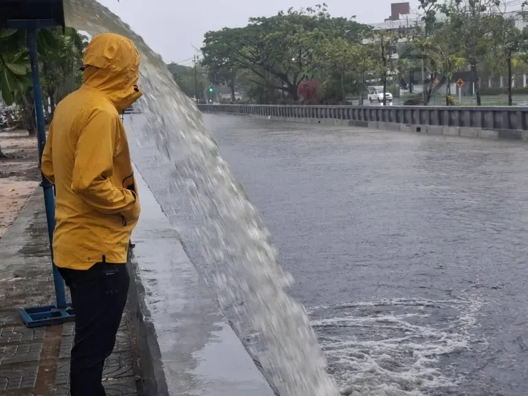 Phuket on High Alert: Heavy Rain, Flash Floods, and Rough Seas