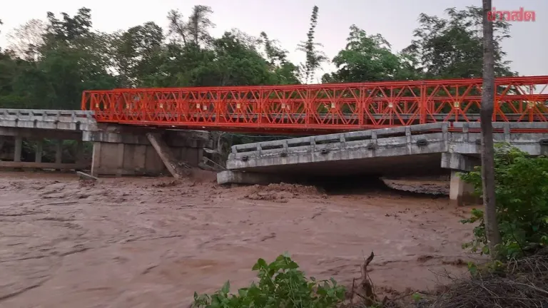 Urgent: Flash Floods Inundate School in Mae Sariang, Officials Prepare Evacuation if Situation Worsens