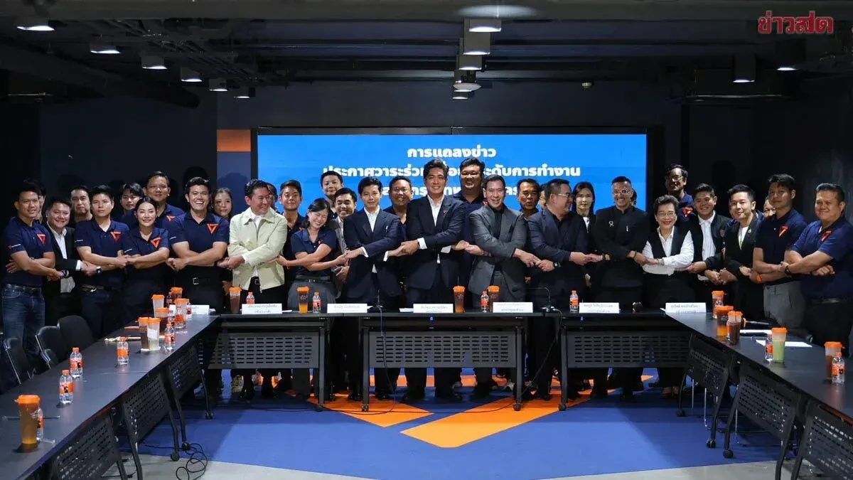 Democrats Rally 37 Councilors Behind Naehs Bhattaraphon for Bangkok Assembly Speaker