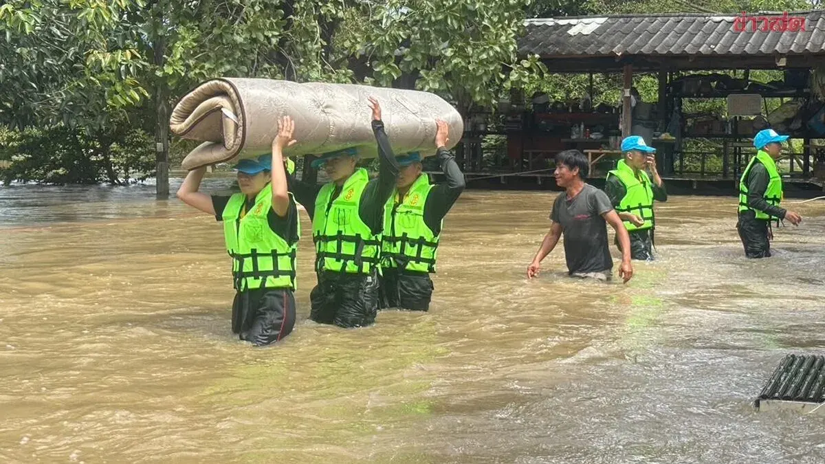Heavy Rain Swamps Aranyaprathet, Canal Overflows Into Homes