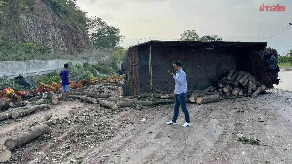 Rubber Truck Loses Brakes on Downhill Grade Near Phu Thon Shrine, Highway 304: One Dead, Two Injured