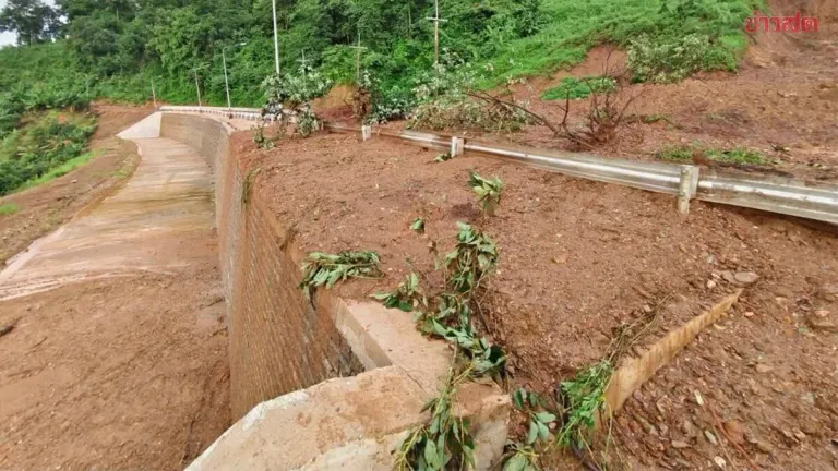 Landslide Closes Highway 1148 in Phayao After Heavy Rain