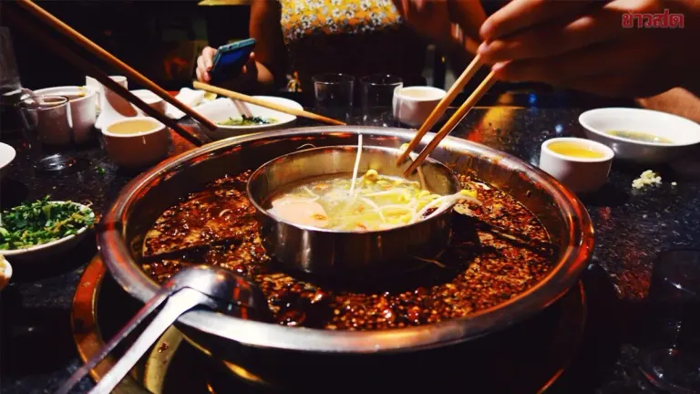 Too Hungry to Wait! 42-Year-Old Woman Suffers 8cm Esophageal Burn from Scalding Hot Pot Without Blowing