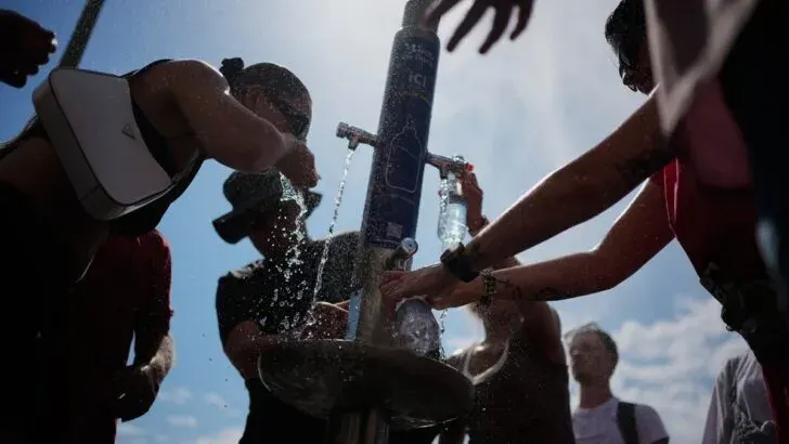 France records around 1,000 additional deaths as extreme heat breaks European records