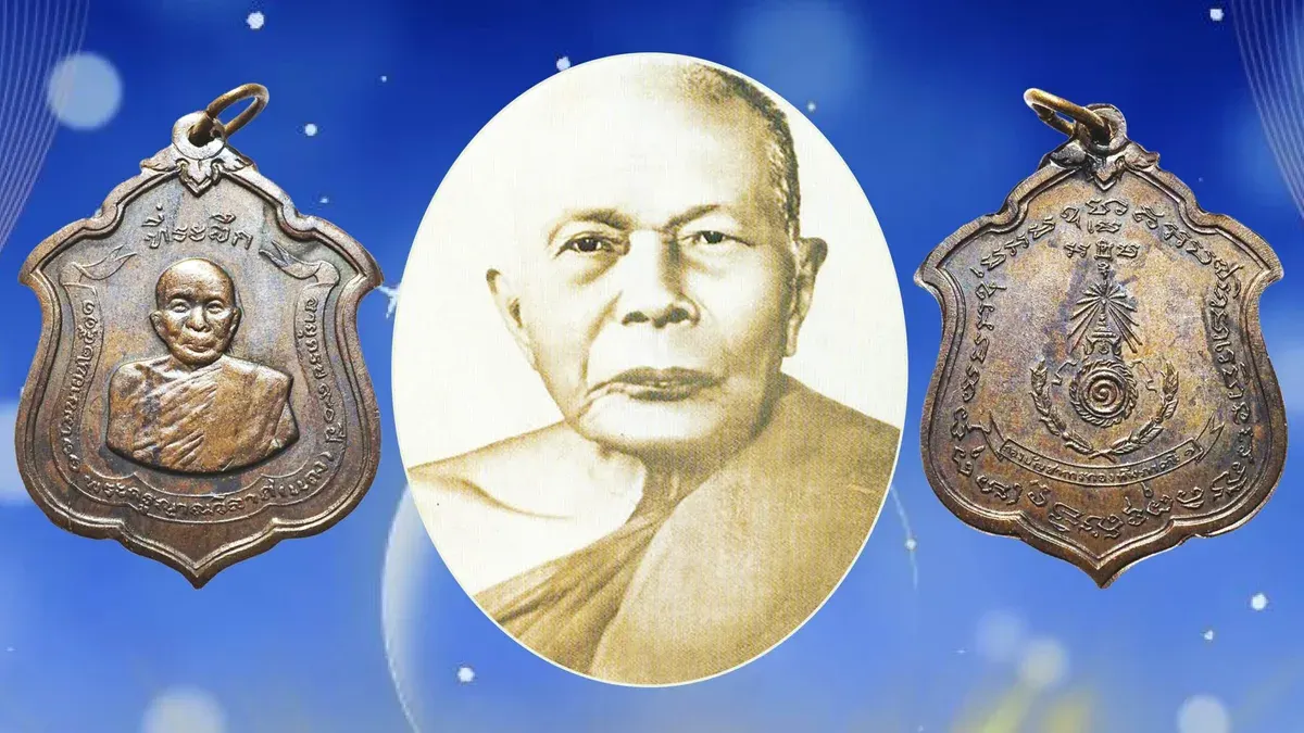 Revered Monk Luang Por Daeng Honored With Military Commander Amulet