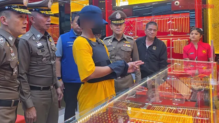 Suspects 'Jok' and 'Khao' Confess to Armed Gold Robbery at Samut Sakhon Department Store