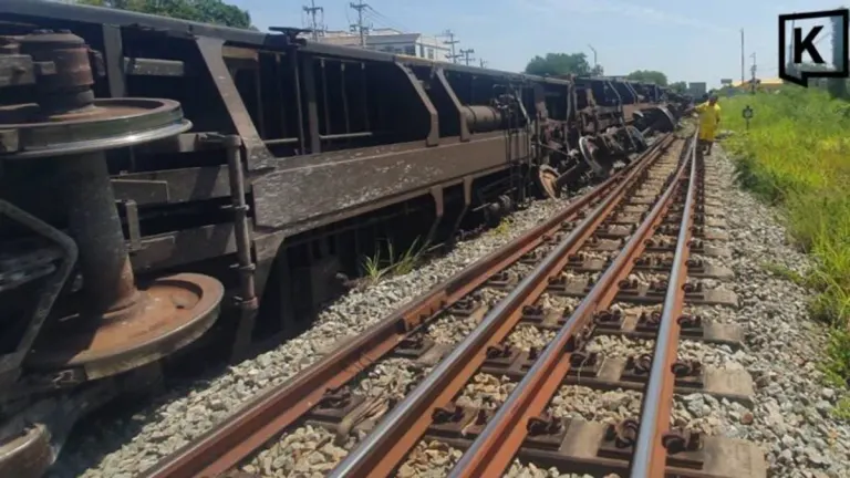 Freight Train Derails in Chonburi, Three Cars Overturn