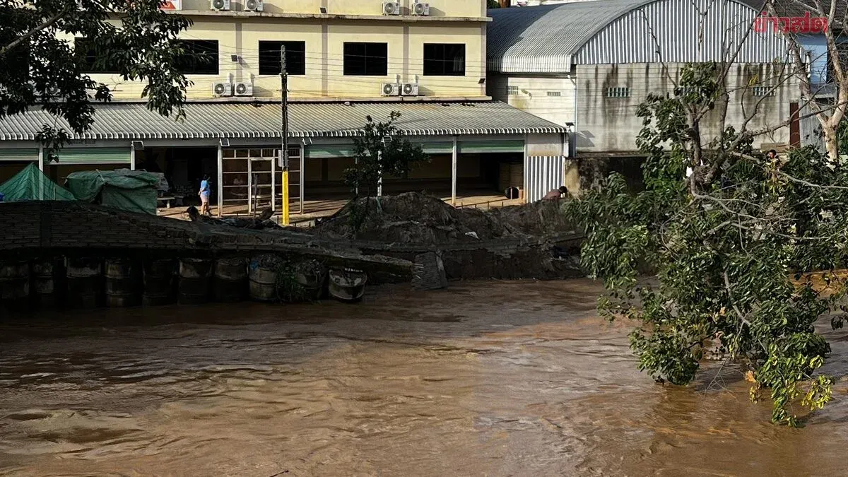 Flood Barrier Wall Collapses as Rains Drench Chiang Rai