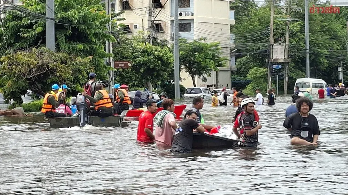 Army Deploys 4,000 Troops to Battle Bangkok Floods