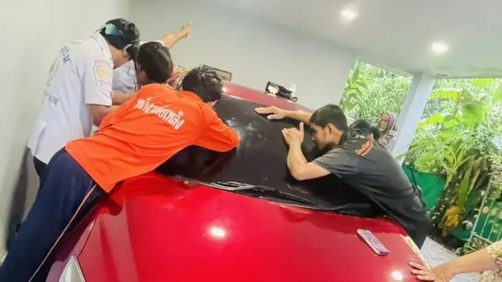 Rescuers save 9-month-old baby trapped inside car in Phuket