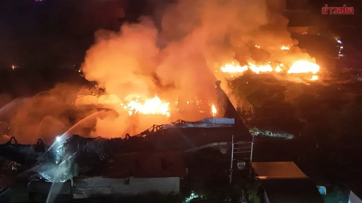 Major Fire Destroys Rubber Mattress Factory in Bang Thai