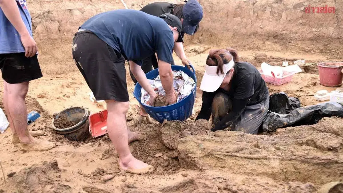 Archaeologists Begin Excavating Ancient Human Remains At Don Yai Thong