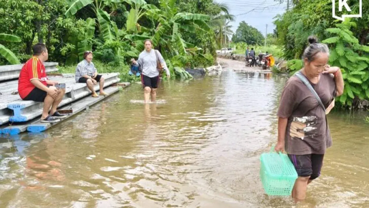 Tha Chin River Floods Sam Phran District as Tides Rise