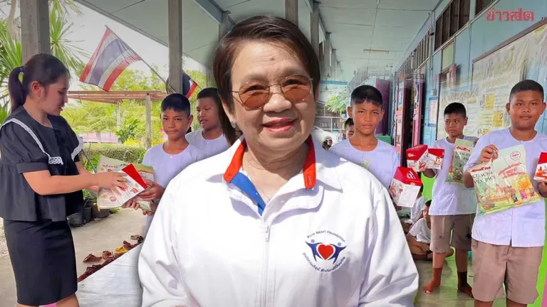 Foundation Distributes Snacks To Students In Uthai Thani