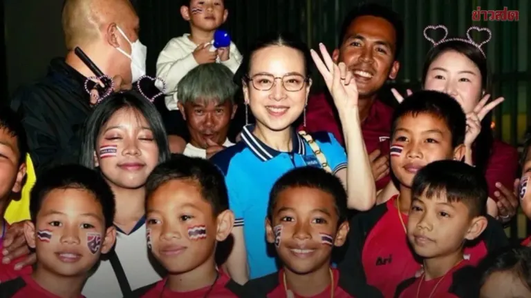 Thai FA Chief Distributes Free Tickets for Youth Schools to Thailand-Myanmar ASEAN Cup