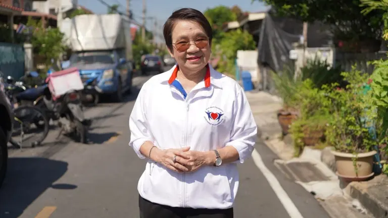 Pure Heart Foundation Distributes Snacks to Bangkok Flood Victims
