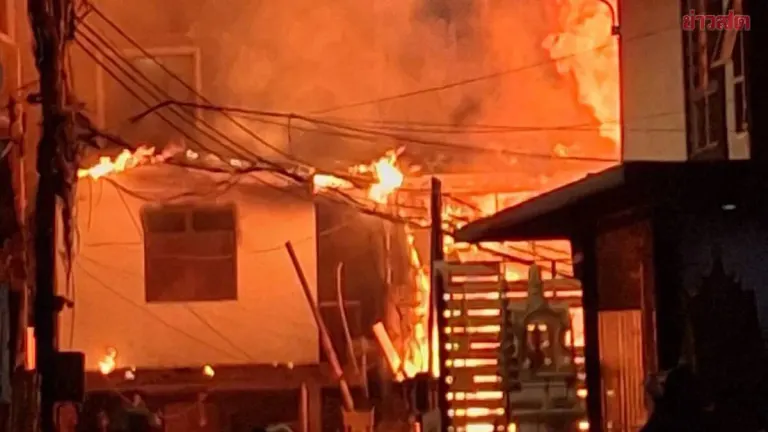 Fire Destroys Five Wooden Houses in Bangkok Community