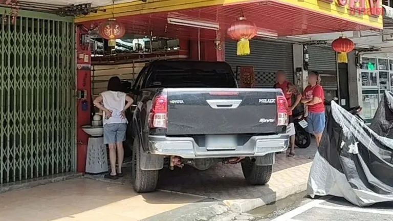 Driver Forgets Gear, Pickup Crashes Into Gold Shop