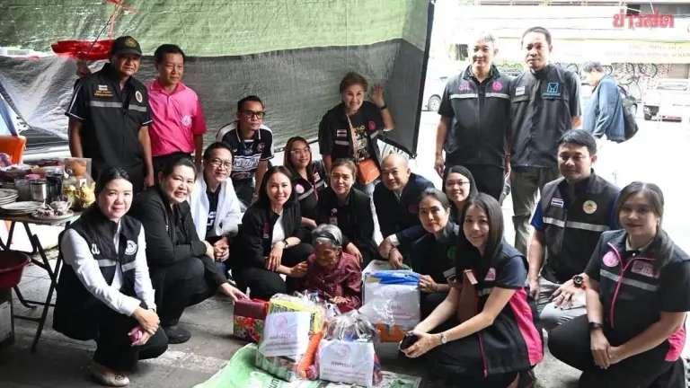 Deputy Social Development Minister Visits Elderly Lotus Seller