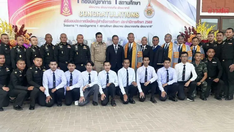 Defense Minister Pleased with First Class of 24 Soldiers Completing Vocational Education, Declares Success of 'Laab Shop Proclamation'