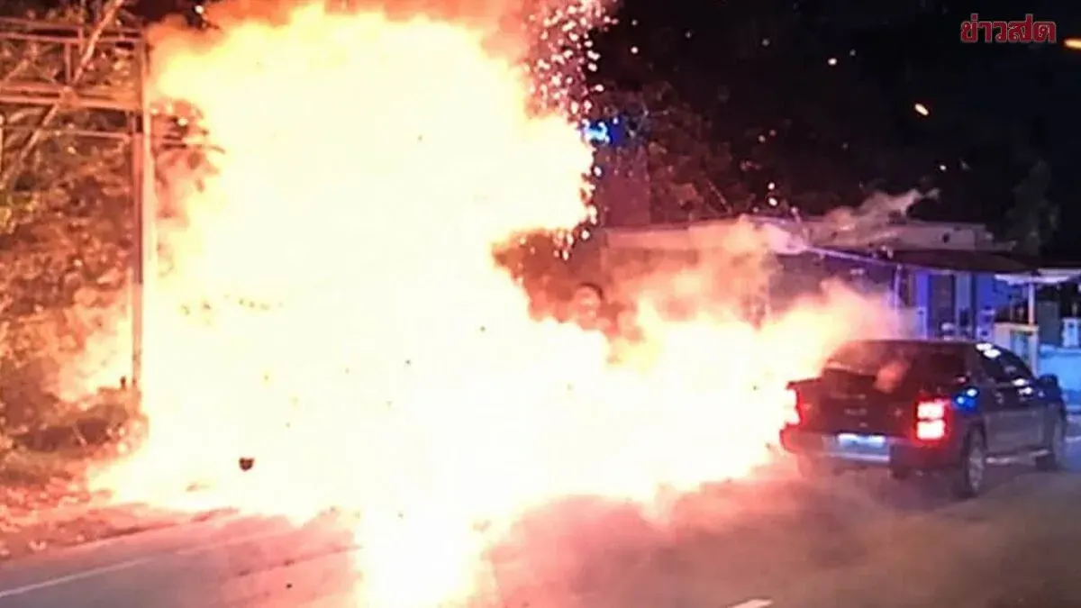 Motorcycle Bomb Detonates in Pattani, Damages Passing Vehicle