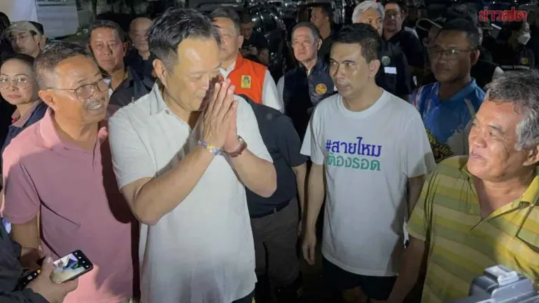 PM Visits Flood-Hit Sai Mai, Distributes Relief Aid