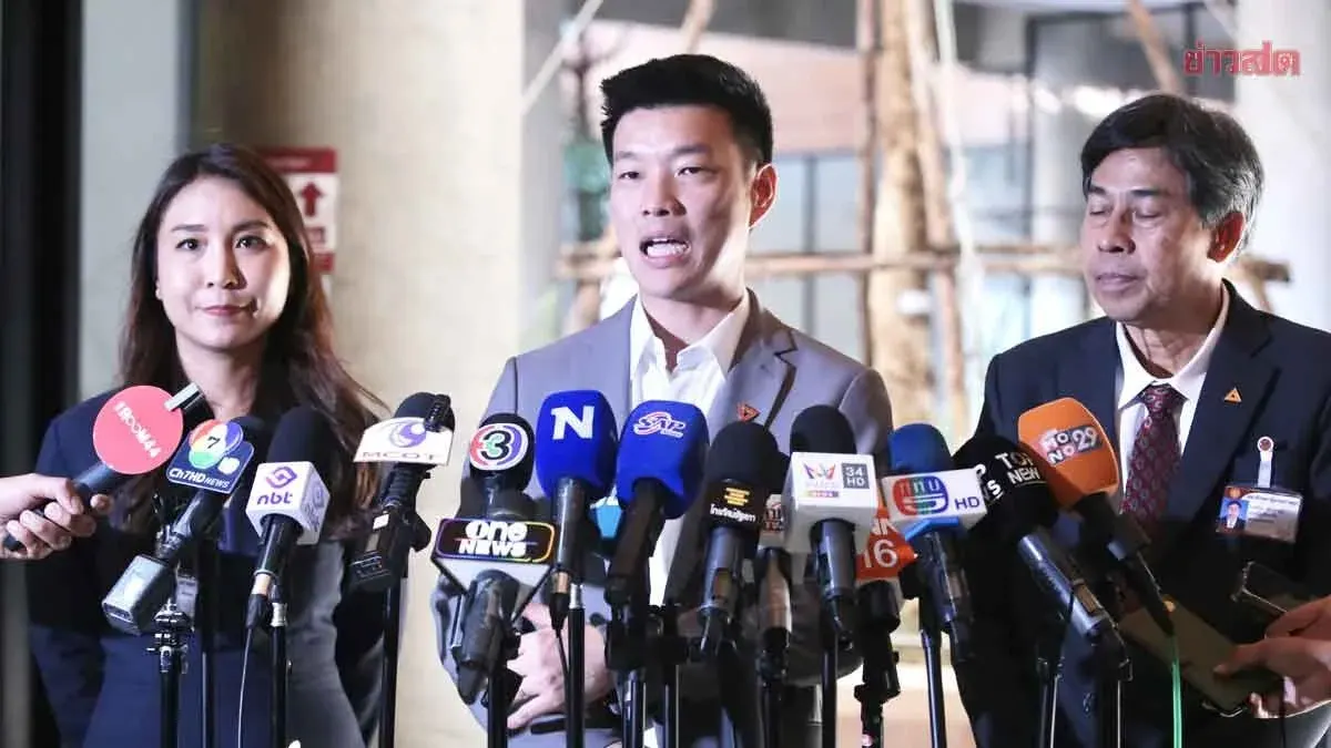 Democratic Party Teams With People's Party to File Constitutional Court Challenge Against 400-Billion-Baht Loan Decree, Submission on May 11-12
