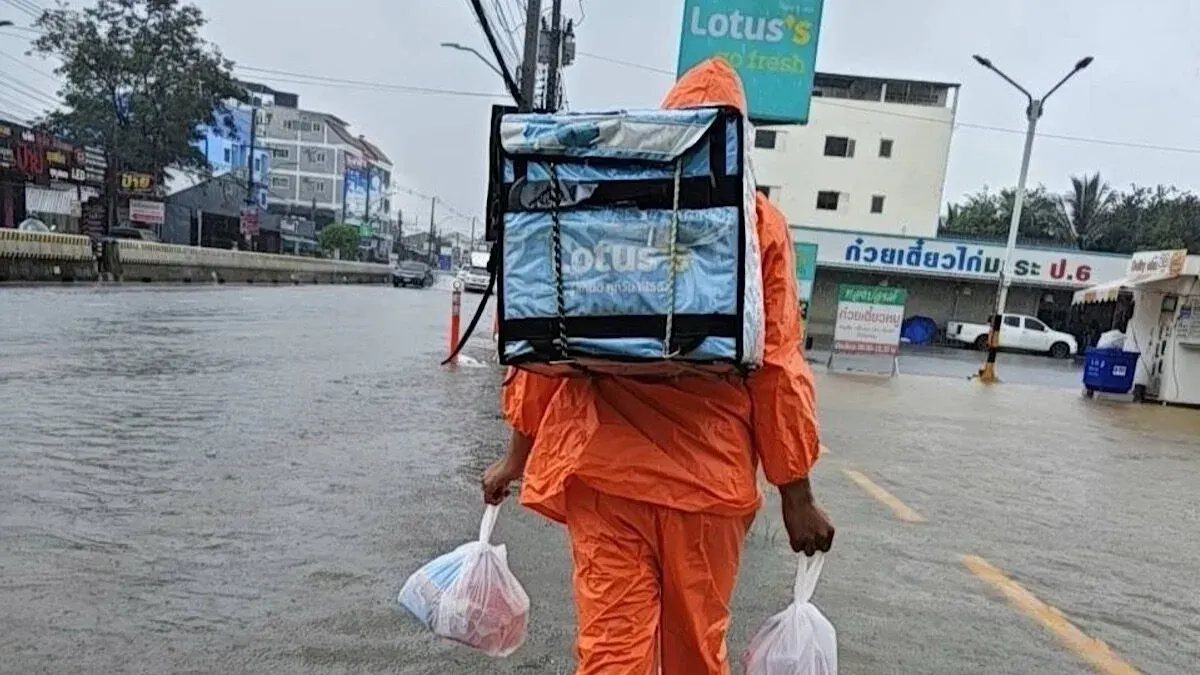 Lotus Go Fresh Delivers Groceries During Flooding