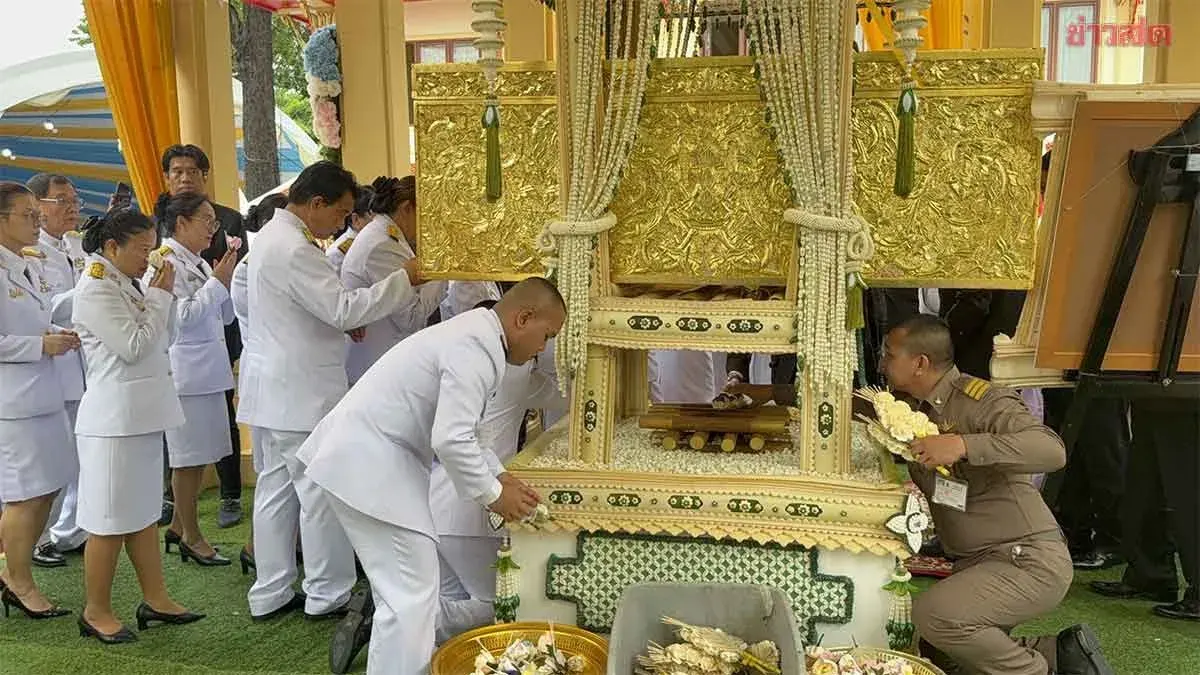 Tens of Thousands Attend Royal Cremation of Thongchai Yenpraserit