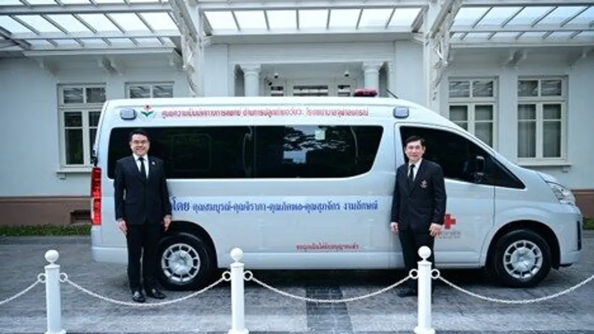 Philanthropist Phakphol Donates Organ Transport Van to Chulalongkorn Hospital