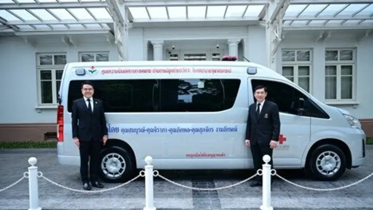 Philanthropist Phakphol Donates Organ Transport Van to Chulalongkorn Hospital