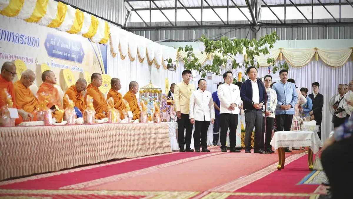 PM Presides Over Robe Offering to Raise Funds for Ranong Hospital Medical Equipment
